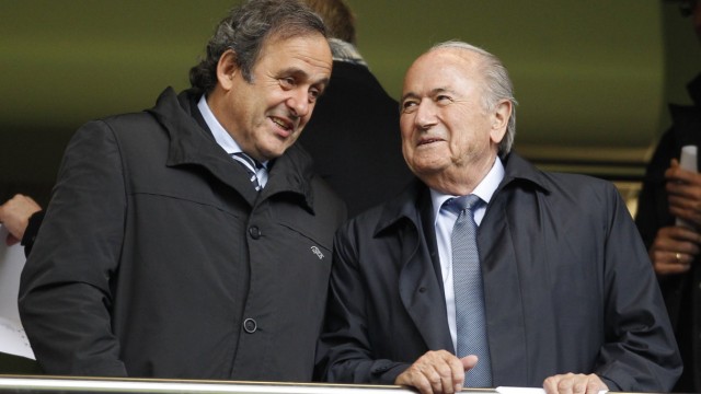 Handball-Supercup: Die beiden Präsidenten: Michel Platini von der UEFA (links) und Sepp Blatter von der FIFA (rechts).