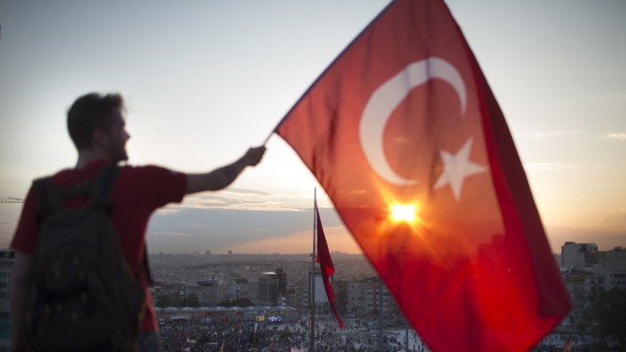 Vor der Entscheidung: Damals begann der gemeinsame Widerstand: Demonstrant auf dem Istanbuler Taksim-Platz, Juni 2013.