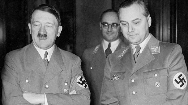 Adolf Hitler und Alfred Rosenberg, 1938 SZ Photo