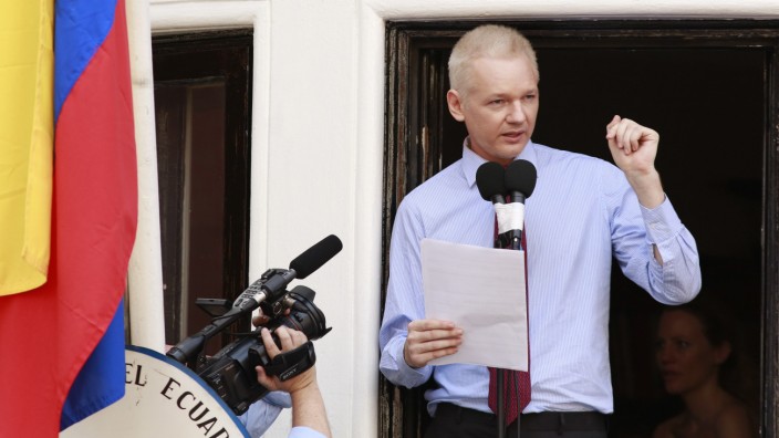 Assange spricht auf dem Balkon der Botschaft von Ecuador in London im August 2012