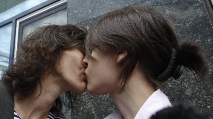 Gay rights activists kiss during a protest against a proposed new law termed by the State Duma as 'against advocating the rejection of traditional family values' in central Moscow