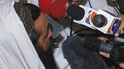 US-Drohnenangriff: Der Anführer der pakistanischen Taliban, Baitullah Mehsud (hier auf einem undatierten Archivbild), ist offenbar bei einem Drohnenangriff der USA ums Leben gekommen.