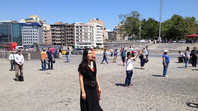 Amnesty-Deutschland-Chefin Çalışkan: Selmin Celiskan auf dem Taksim-Platz in Istanbul.