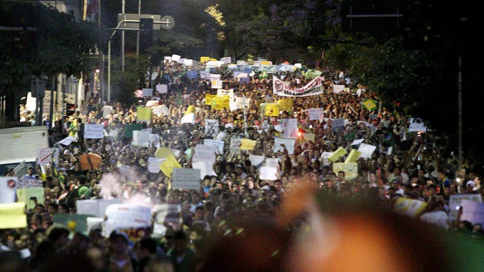 Zehntausende demonstrieren in Brasilien abermals gegen Korruption und Misswirtschaft in dem Land