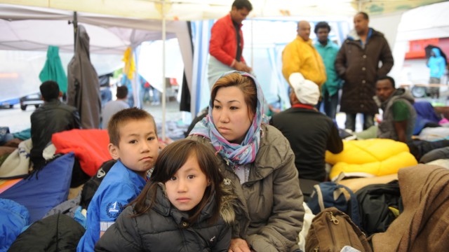 Flüchtlinge im Hungerstreik: Hanifeh Wahafi ist mit ihren beiden Kindern aus Afghanistan erst nach Iran geflohen.