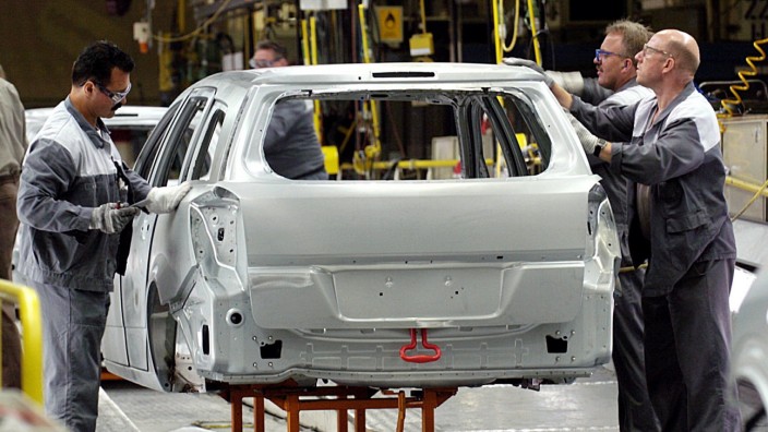 Autoproduktion bei Opel, 2004