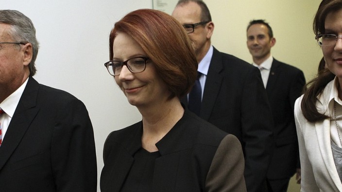 Julia Gillard vor der Abstimmung im Parlamentsgebäude von Canberra.