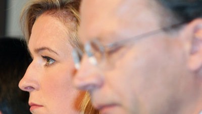 Dopingaffäre: Viel geredet, wenig gesagt: Claudia Pechstein und Anwalt Simon Bergmann.
