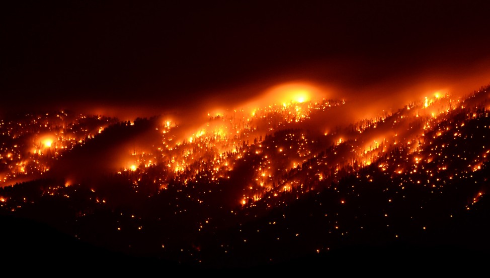Hundreds Flee Growing Mount Charleston Fire