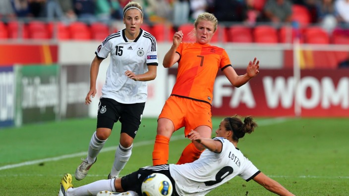 Germany v Netherlands - UEFA Women's Euro 2013: Group B