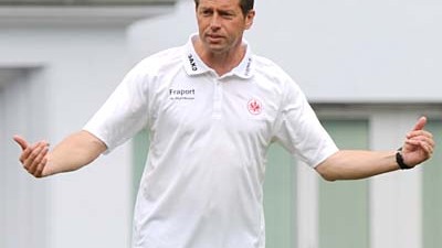 Eintracht Frankfurt: Frankfurts Trainer Michael Skibbe wünscht sich weitere Verstärkungen.