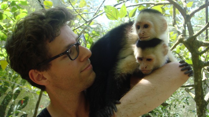 Freiwilligenarbeit in Costa Rica: "Ich war noch nie so glücklich, und ich hatte noch nie solche Angst." Medienkaufmann Lars Ahnfeldt mit tierischen Freunden in Costa Rica.