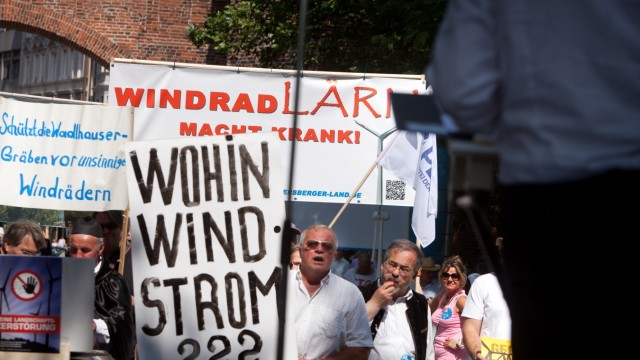 Demonstration der bayerischen Windradgegner am Sendlinger Tor Platz