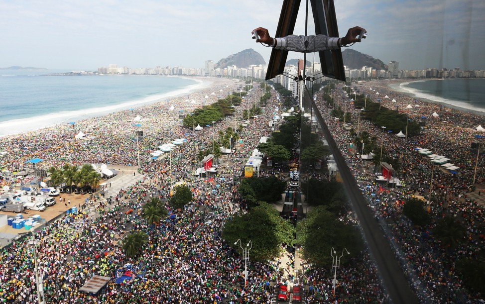 *** BESTPIX *** Pope Francis Celebrates Mass On Copacabana Beach