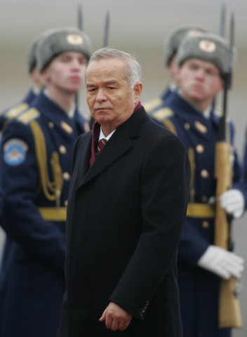 Uzbek President Karimov inspects the guard of honour during welcoming ceremoni at Vnukovo II airport near Moscow