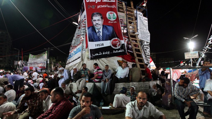 Egyptian government asks police to end pro-Morsi sit-ins