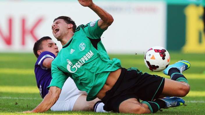 FC Noettingen v Schalke 04 - DFB Cup