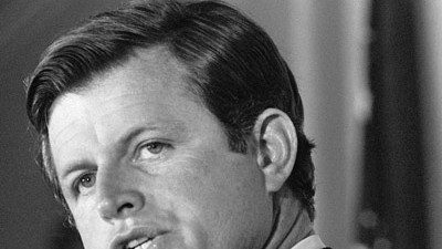 Memoiren von Ted Kennedy: Edward "Ted" Kennedy als junger Mann. Demnächst erscheinen die Memoiren des kürzlich Verstorbenen.