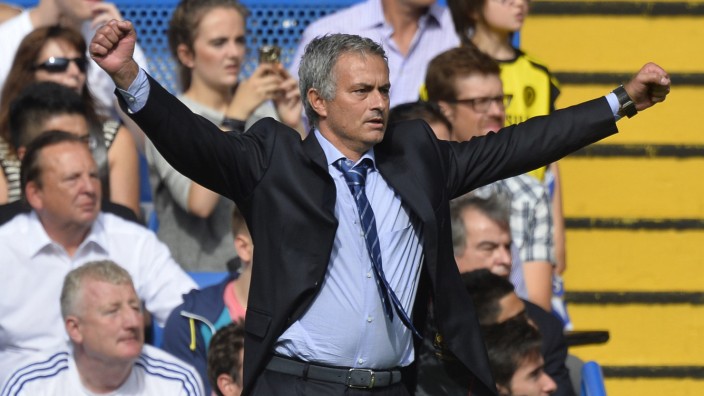 Chelsea's manager Mourinho reacts during their English Premier League soccer match against Hull City in London