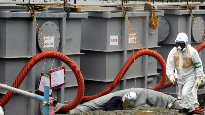 water tanks at the Fukushima nuclear power plant leak