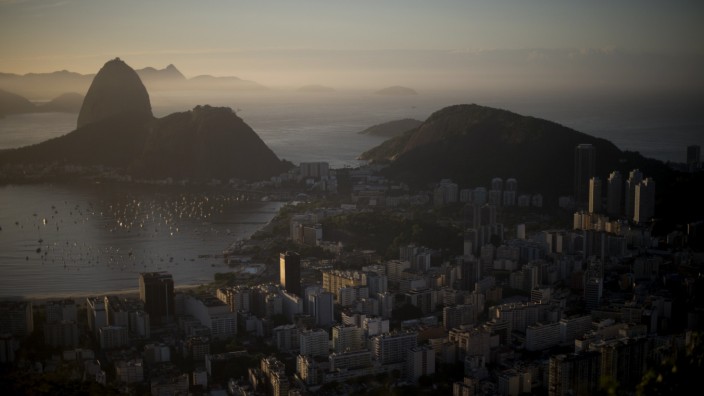 Real unter Druck: Sonnenaufgang in Rio de Janeiro: Brasiliens Währung unter Druck