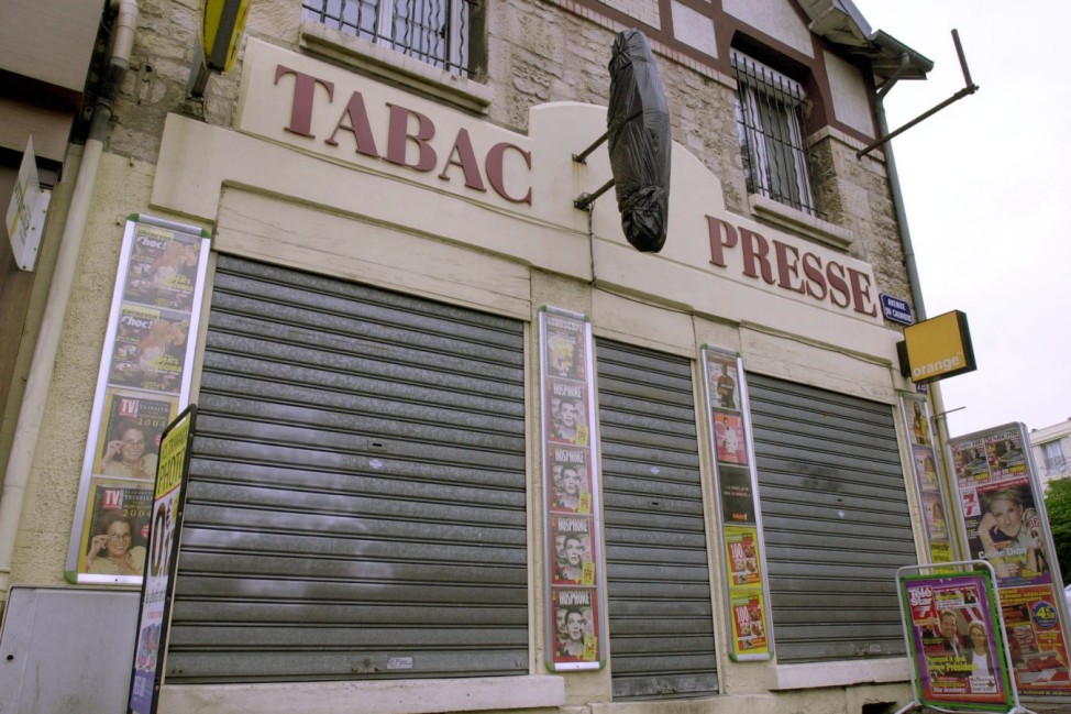Tabac Frankreich Vorort Paris Absurdistan