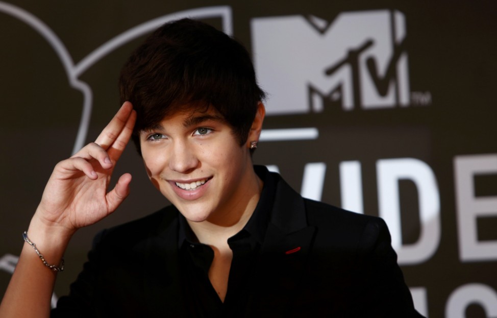 Austin Mahone arrives at the 2013 MTV Video Music Awards in New York