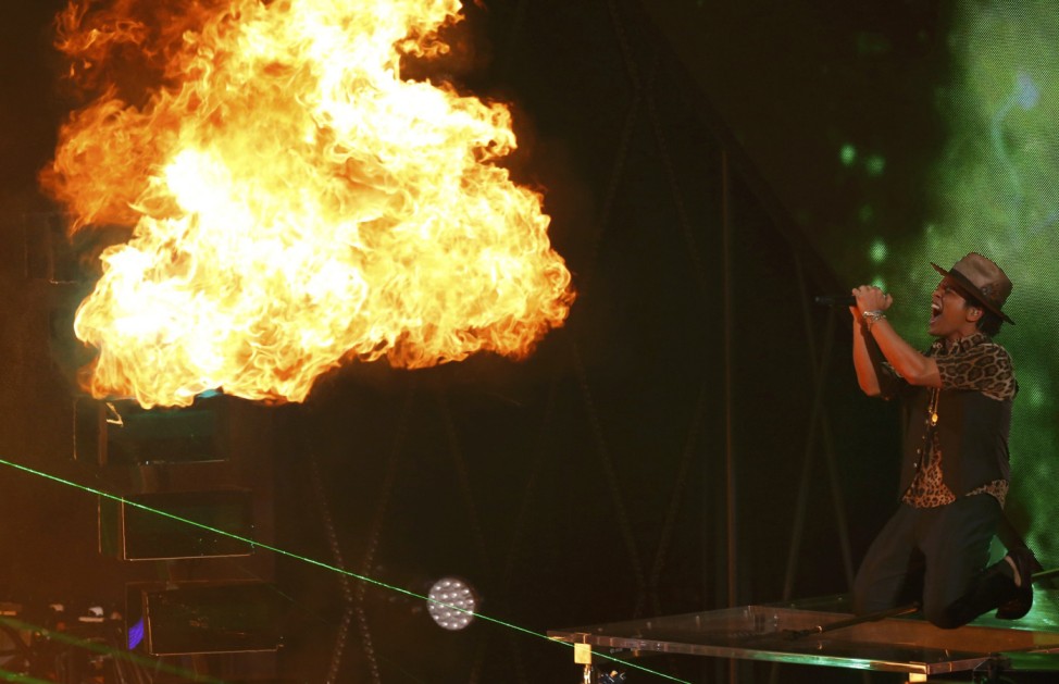 Bruno Mars performs 'Gorilla' during the 2013 MTV Video Music Awards