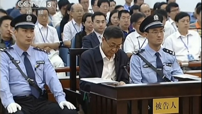 Prozess gegen Bo Xilai: "Wir dürfen nicht nur die Worte des Staatsanwalts hören": Bo Xilai, einstiger Star der Partei, vor Gericht