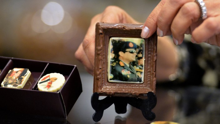 Kult um Armeechef al-Sisi: Schokolade mit dem Konterfei des Armeechefs: Ägyptens Soldaten legen ihren Eid künftig auf ihre militärischen Führer ab.