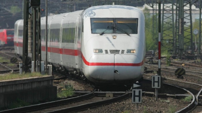 ICE, Zug, Bahnhof, Flughafen, Frankfurt, Bahn, Deutsche Bahn