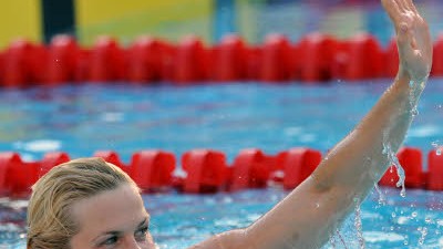 Schwimm-WM in Rom: Britta Steffen jubelt nach ihrem zweiten WM-Gold in Rom.