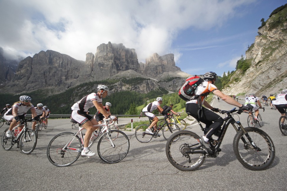 Sellamassiv Radeln Sellaronda Bike Days Südtirol Dolomiten Mountainbike