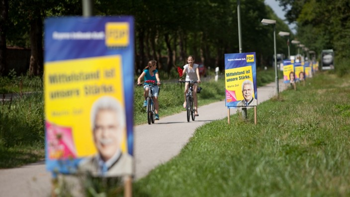 Wahlplakate in Oberschleißheim mit Martin Zeils Konterfei.
