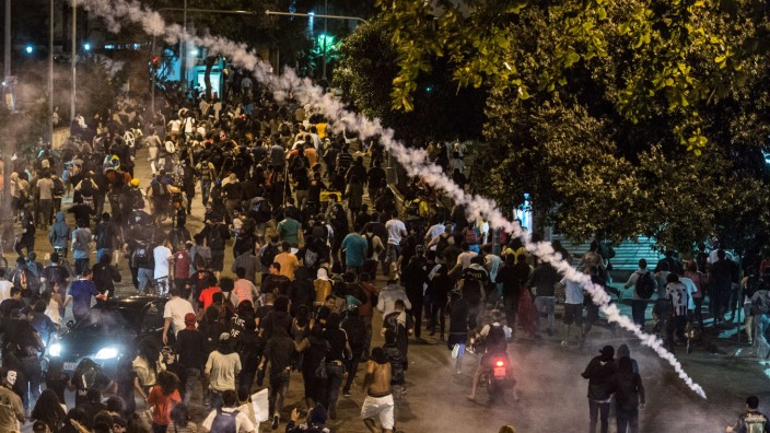 Landesweite Demonstrationen: Straßenschlacht am Nationalfeiertag: In Rio störten etwa 100 Demonstranten die Militärparade zum Unabhängigkeitstag.