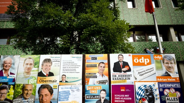 Bruck: Wahlplakatierung in der Haupstrasse / Hauptplatz