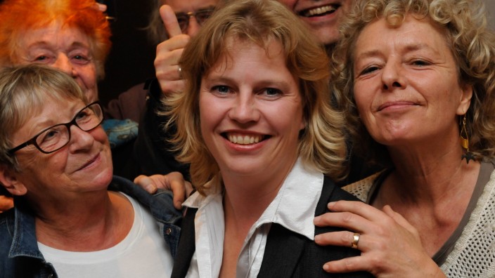 Einziges SPD-Direktmandat in Bayern: Ruth Waldmann (M.) feiert mit Genossen im Bürgerbüro der SPD in der Belgradstraße.