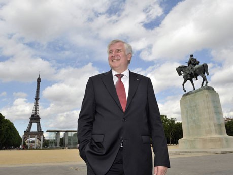 Horst Seehofer in Paris;Reuters