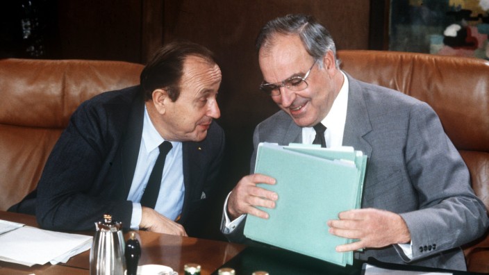 Hans-Dietrich Genscher und Helmut Kohl