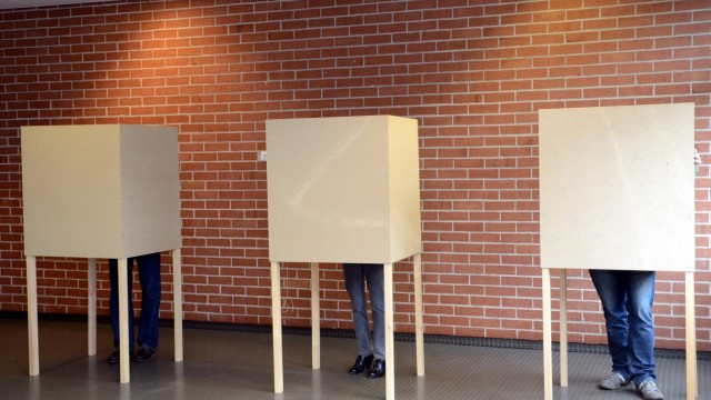 Erding: Noch zwei Kreuzchen, dann ist wieder Ruhe: Zwei Bürger stimmten am vergangenen Sonntag in Erding ab.