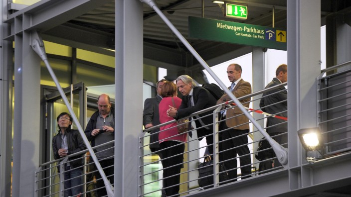 Verdächtiger Koffer legt Flughafen Düsseldorf lahm