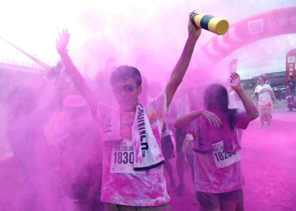 Taiwan holds its first 'Colour Run'