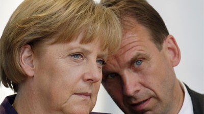 Wahlkampf in Thüringen: Kanzlerin Angela Merkel mit Thüringens Ministerpräsident Dieter Althaus während der Wahlkampfveranstaltung in Nordhausen.