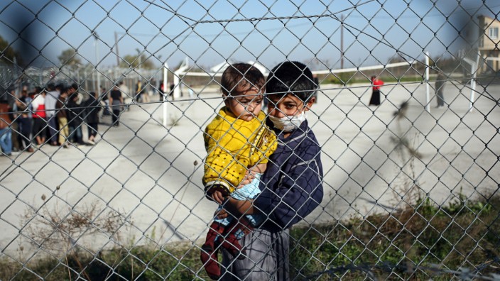 Flüchtlingskinder in einem Auffanglager an der griechisch-türkischen Grenze