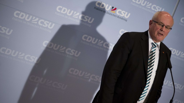 Schwarz-Grün oder Schwarz-Rot: CDU/CSU-Fraktionschef Kauder stellt sich auf ein zweites Sondierungsgespräch mit den Grünen ein