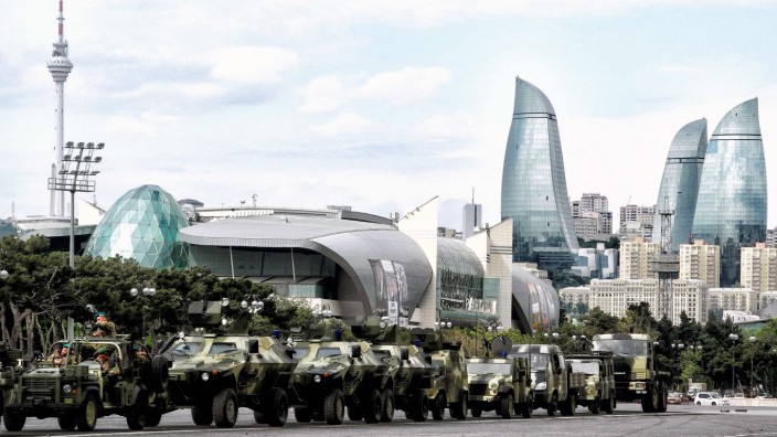 European Games in Baku: Militärpräsenz und futuristische Bauten - willkommen in Baku.