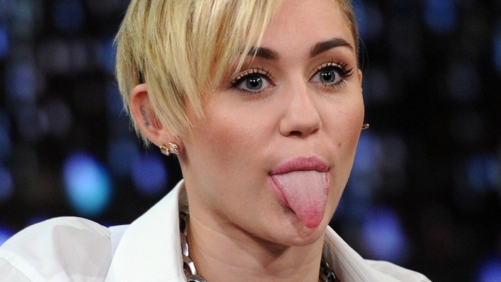 Miley Cyrus Visits 'Late Night With Jimmy Fallon'