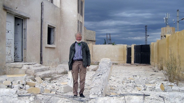 Rupert Neudeck über den Krieg in Syrien: Rupert Neudeck im Norden Syriens: Seine Organisation "Grünhelme" half dort neun Monate lang beim Aufbau von Hospitälern und Schulen
