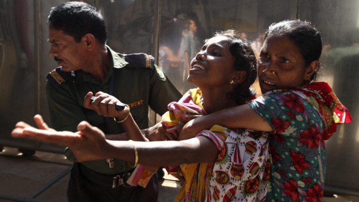 Factory fire kills at least nine in Bangladesh