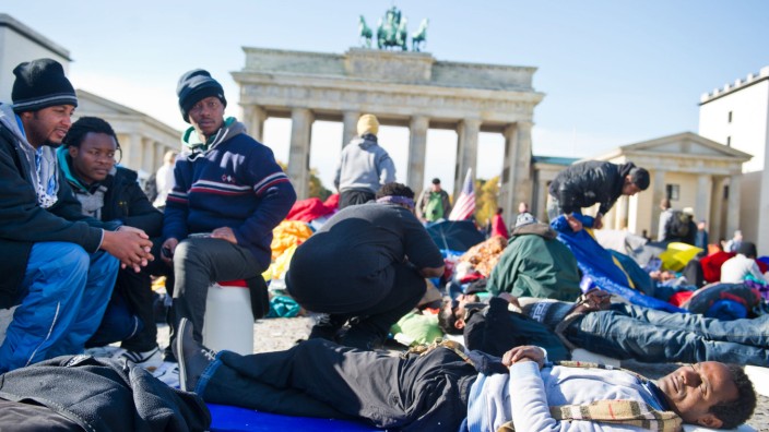 Flüchtlinge am Brandenburger Tor verschärfen Protest